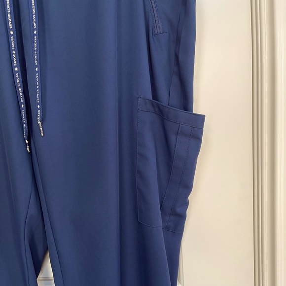 🔥 BEYOND SCRUBS Set - Picture 9 of 11